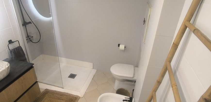 PRECIOSO PISO para ENTRAR A VIVIR en Av. Abaro