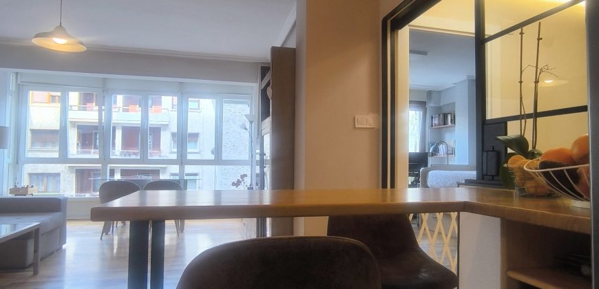 PRECIOSO PISO para ENTRAR A VIVIR en Av. Abaro