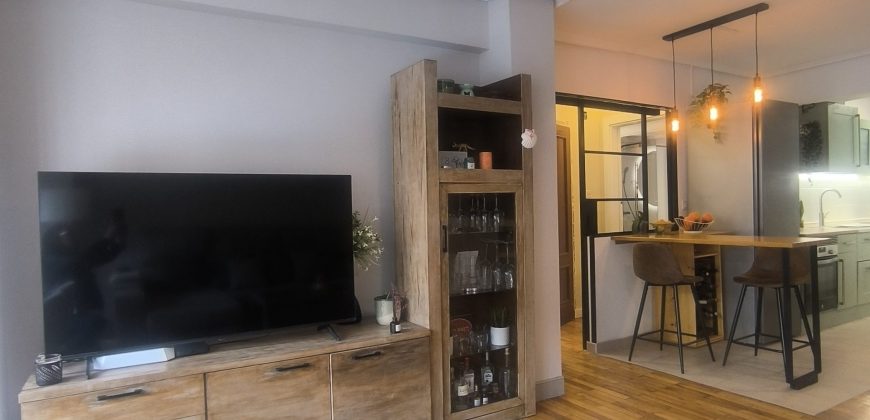 PRECIOSO PISO para ENTRAR A VIVIR en Av. Abaro