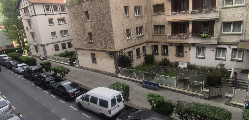 PRECIOSO PISO para ENTRAR A VIVIR en Av. Abaro