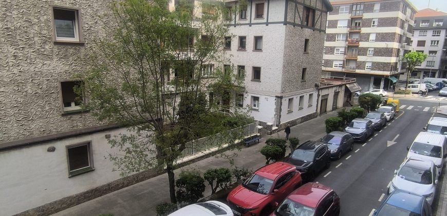 PRECIOSO PISO para ENTRAR A VIVIR en Av. Abaro