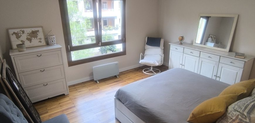 PRECIOSO PISO para ENTRAR A VIVIR en Av. Abaro