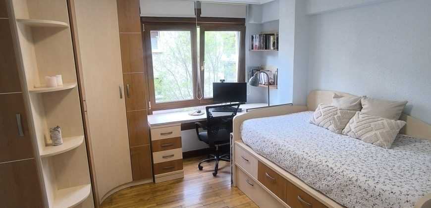 PRECIOSO PISO para ENTRAR A VIVIR en Av. Abaro